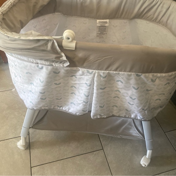 Bassinet - Picture 3 of 3